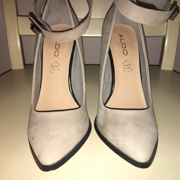 ALDO, Size 6, Suede, Two-Tone Grey & White, Strap Buckle, 4.5" Block Heels - Picture 4 of 12